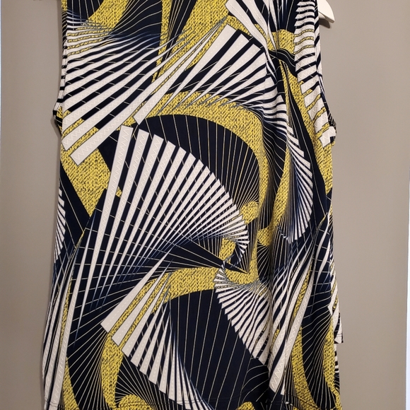 DeVia womens tank - Picture 7 of 10